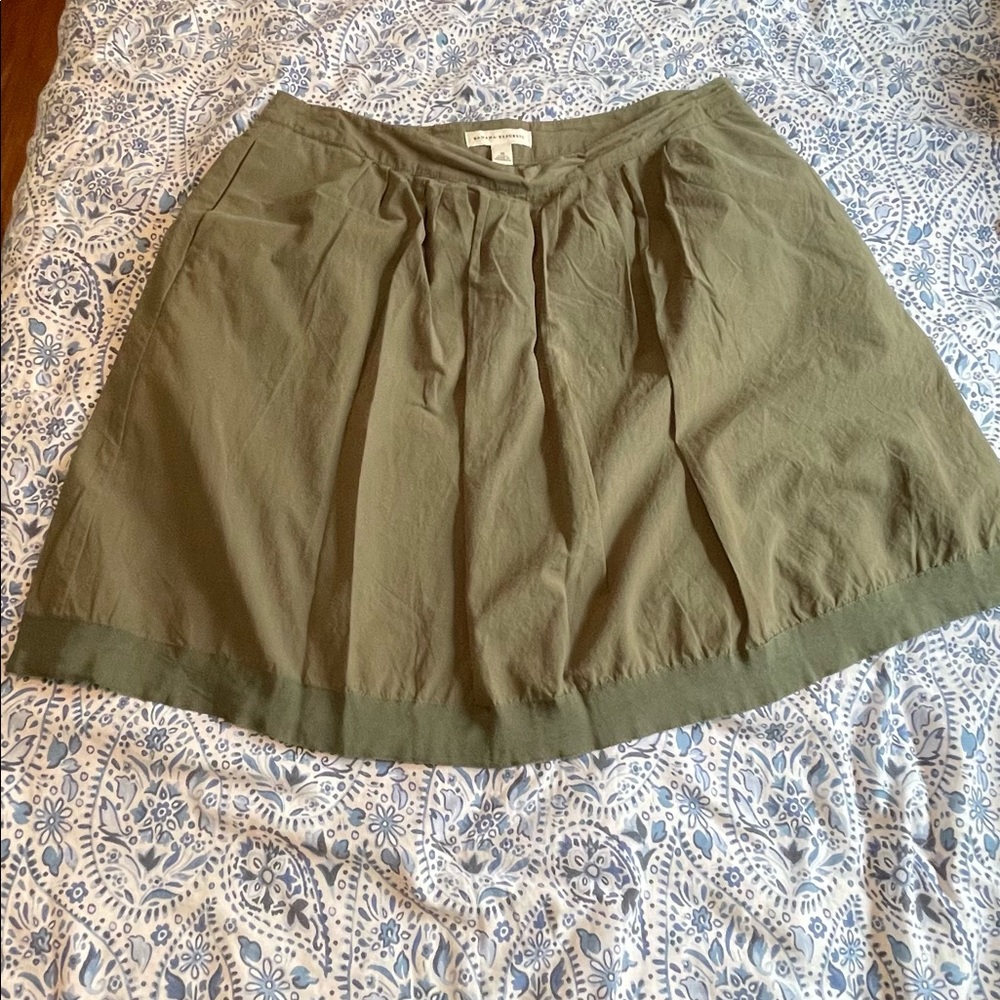 Banana Republic olive green skirt